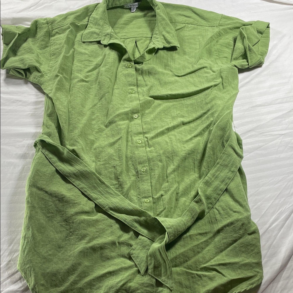 Women’s Relaxed Button-Front Tunic‎ in Light Green